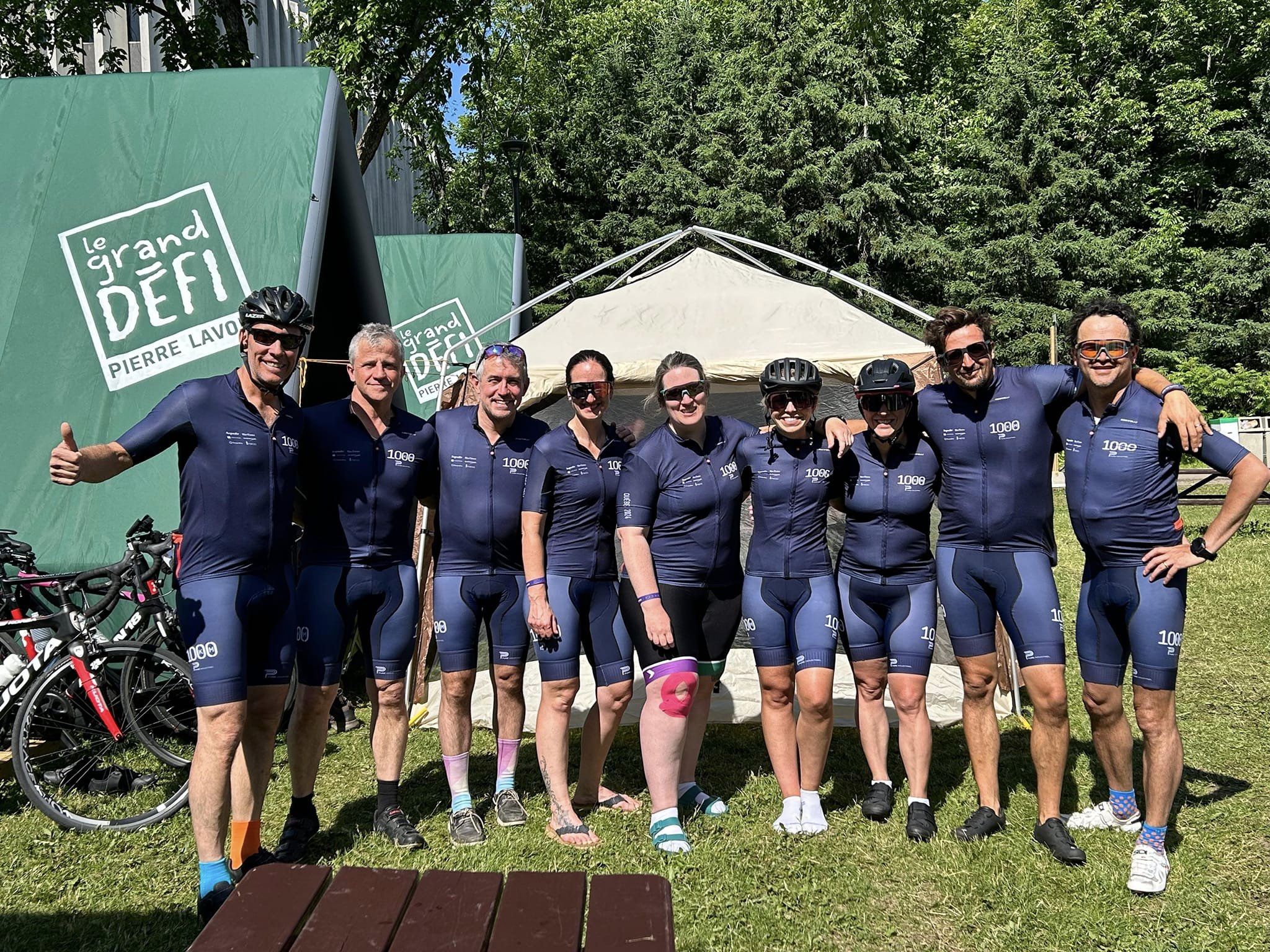 Photo de nos deux équipes cyclistes pour le Grand Défi Pierre Lavoie