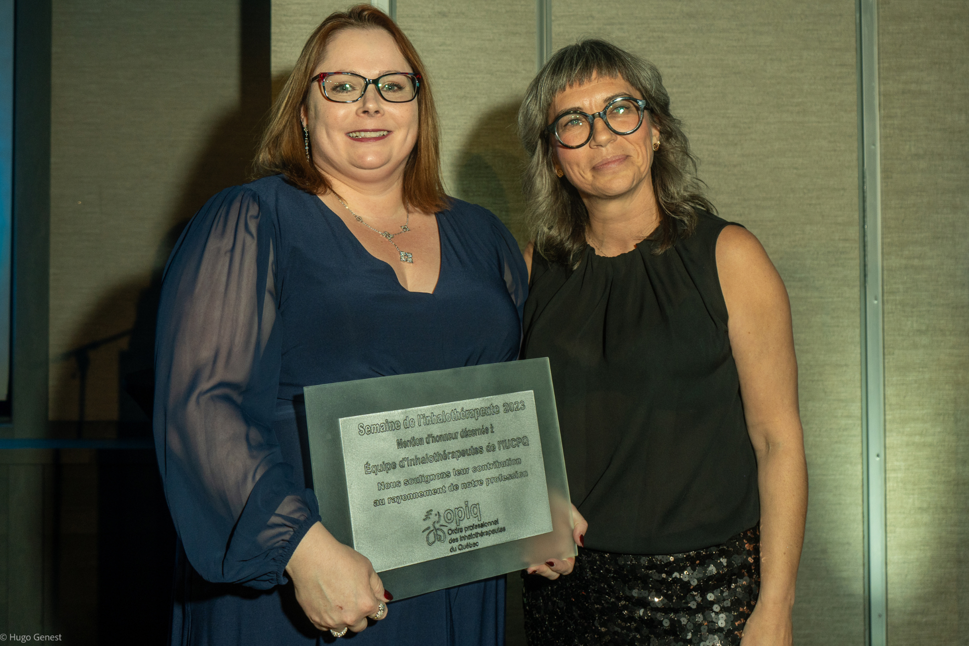 photo : Isabelle Winter, chef de service de la Thérapie respiratoire, de la Physiologie respiratoire et des équipes volantes inhalothérapeutes en compagnie de Karine Grondin, présidente de l'OPIQ.